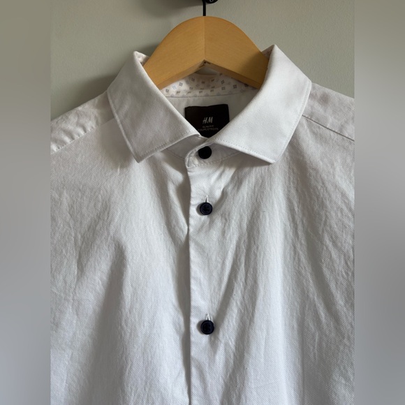 H&M Slim Fit Button-Down | Size Medium - Picture 5 of 7